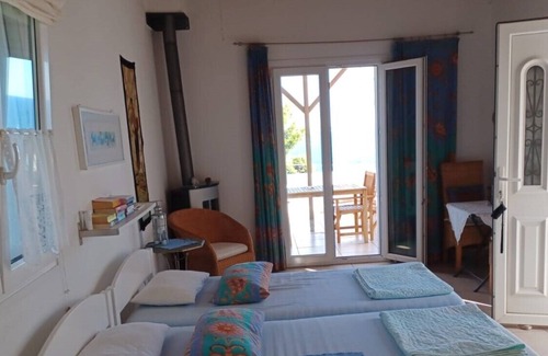 Votsi Apartment | Aloniro - Studio 3
