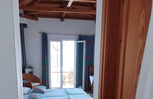 Votsi Apartment | Aloniro - Studio 3