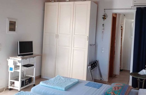 Votsi Apartment | Aloniro - Studio 3