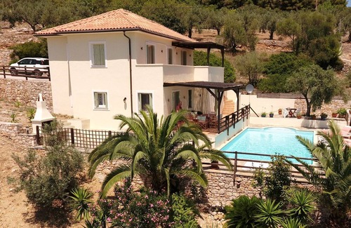 Votsi Villa | Alonissos 4-bedroom large villa with private pool
