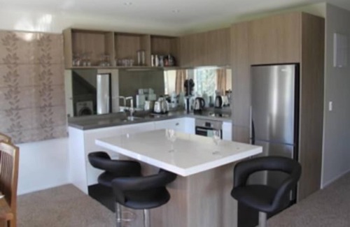 Kaitake Cottage | Alpaca Farm Retreat - secluded and private