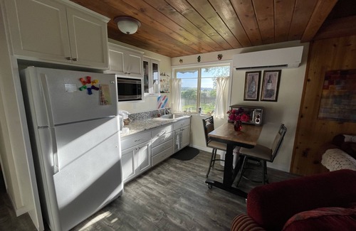 West Stayton Apartment | Alpaca Farm Retreat