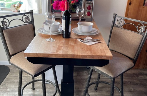 West Stayton Apartment | Alpaca Farm Retreat