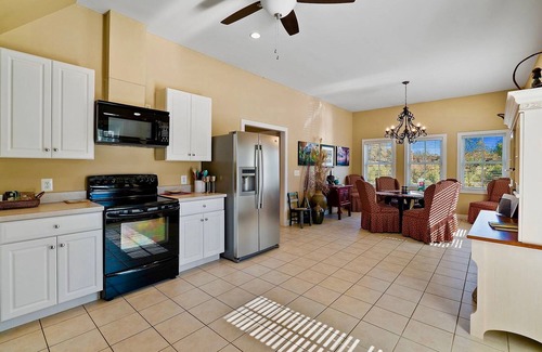 Marshall Cottage | Alpacas, Rolling Hills & Starry Nights – Peaceful 3-Bedroom Farm Retreat