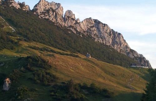 Eichet Apartment | AlpenChiemsee Ferienwohnung mit Bergblick und Seenähe