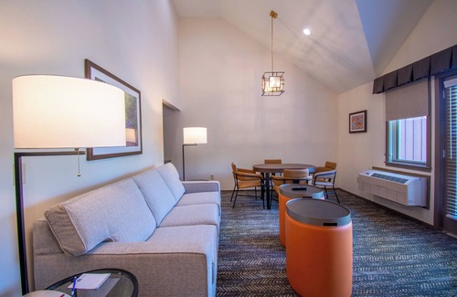 Bartlett Hotel | Alpenglow Lodge