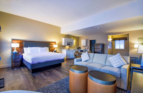Bartlett Hotel | Alpenglow Lodge