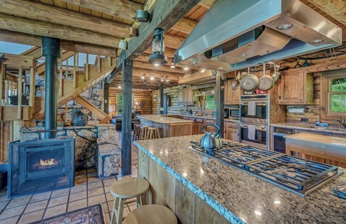 Steamboat Springs House | Alpenhaus Lodge w/Deck, Spa & Panoramic Views 1028