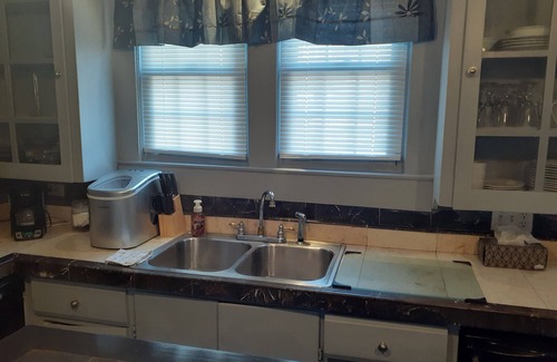 Jeffersonville - Clarksville Apartment | AlpenRose #2 Jacuzzi City Bar
