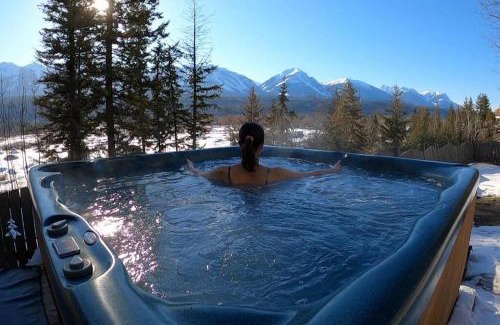 Golden Apartment | Alpenrose , hottub, Big Deck, Mountain Views