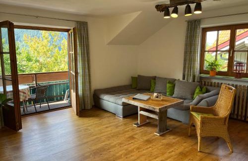 Bad Oberdorf Apartment | Alpenstyle Ferienwohnung mit Südbalkon in Geisteier's Hüs