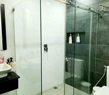Ermita Night District House | Alpha Grandview Malate Condo 2005