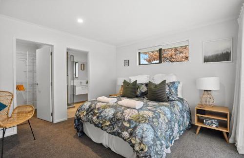 Lowburn House | Alpha'N'est - Cromwell Holiday Home