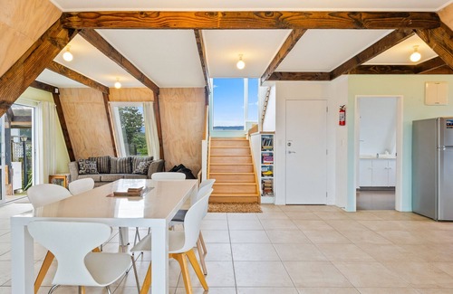 Otaki Beach House | Alpha - Otaki Beach Holiday Home