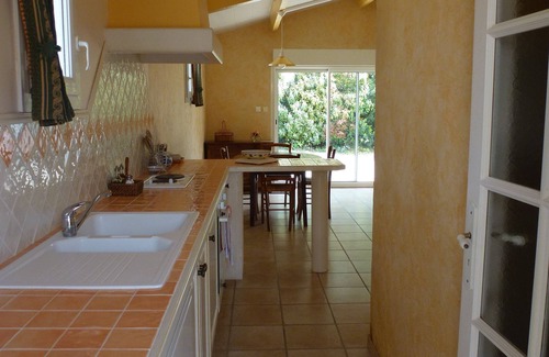 Maussane-les-Alpilles Apartment | ALPILLES - Air-conditioned STUDIO (2Ad./2Children)