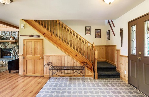 Plain House | Alpine Acres Lodge