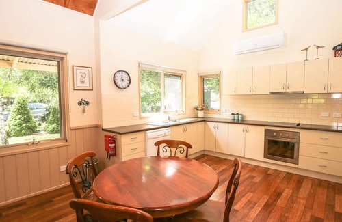 Harrietville Cottage | ALPINE ARNICA COTTAGE 1: Harrietville