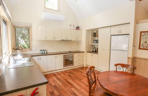 Harrietville Cottage | ALPINE ARNICA COTTAGE 1: Harrietville