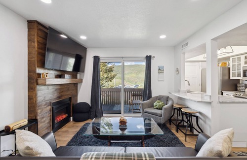 Kimball Junction Condo | Alpine Bliss: 2BD, 2BA Near Park City Ski & Shops