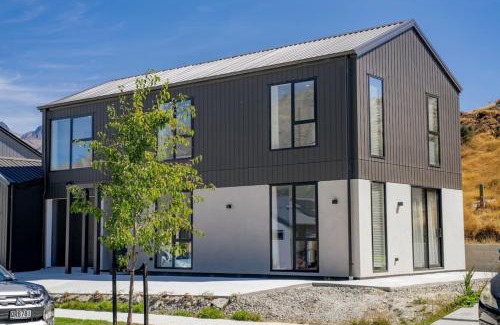 Kawarau Falls House | Alpine Bliss - Breathtaking Views from Every Window