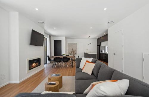 Kawarau Falls House | Alpine Bliss - Breathtaking Views from Every Window