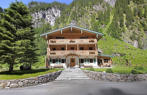 Mayrhofen Ski Chalet | Alpine Chalet Lacknerbrunn 25-30 persons with Mountain View