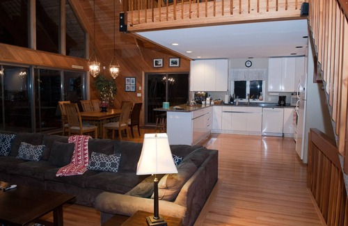 Jewett Center Ski Chalet | Alpine Charm between Hunter and Windham