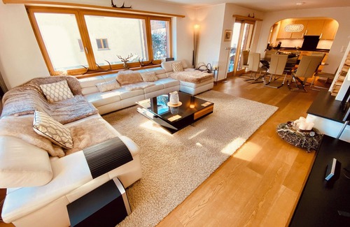 Klosters-Serneus Apartment | Alpine chic in heart of Klosters, short walk to lifts & restaurants, + sauna