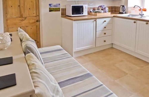 Reeth Apartment | ALPINE COTTAGES NO. 4, pet friendly, luxury holiday cottage in Reeth