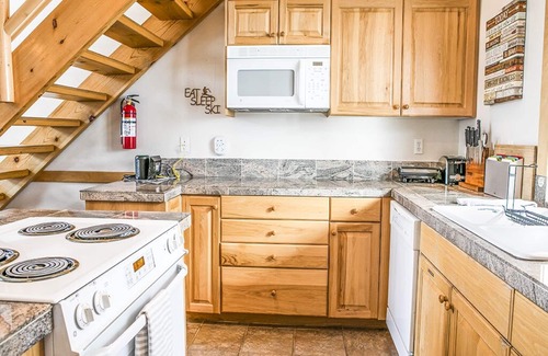 Salt Lake Mountain Resorts Condo | Alpine Creek #3 by Cottonwood Lodging