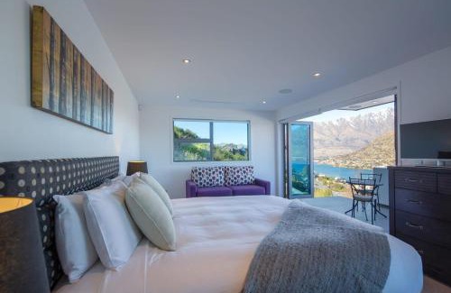 Queenstown Villa | Alpine Edge Villa- AC- Free Parking- Hot Tub- BBQ