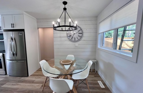 Hinton House | Alpine Escape-Completely Renovated Home, 20 minutes from Jasper Park Gates