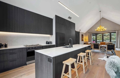 Kawarau Falls House | Alpine Glow: Jack's Point Retreat