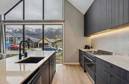 Kawarau Falls House | Alpine Glow: Jack's Point Retreat