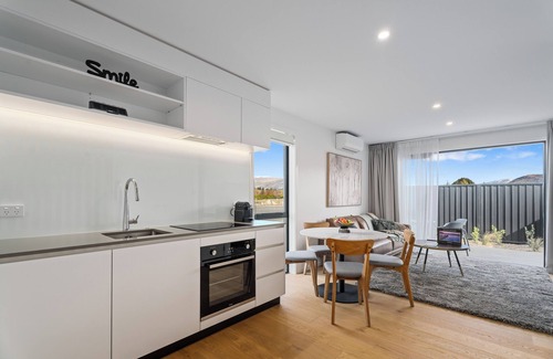 Albert Town House | Alpine Grandview Luxury Townhouse - Explore Wanaka