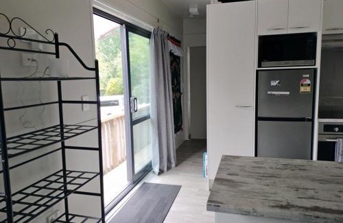 Sunshine Bay Apartment | Alpine Hideout - Tiny home with magic views