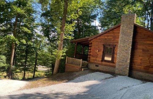 Bowen House | "Alpine Hills" Cozy Hideaway RRG Cabin w/Hot Tub