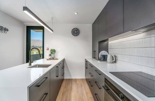 Wanaka Apartment | Alpine Horizons Summa