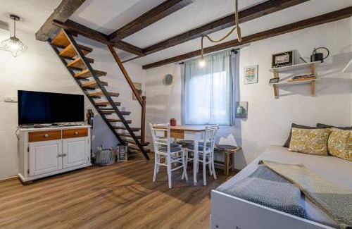 Gorenja Trebusa Apartment | Alpine House Naturalina - Happy Rentals