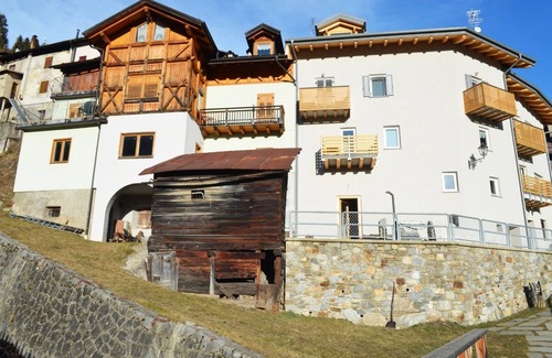 Fraviano Apartment | Alpine house on the rio Cortina