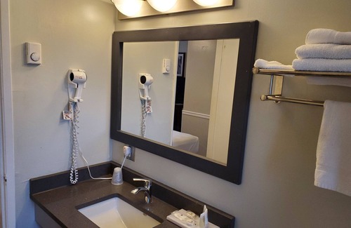 South Clearbrook Hotel | Alpine Inn