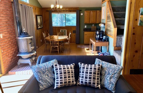 Idyllwild Cabin | Alpine Lodge: Hot Tub, Walk to Town, Mountain Views
