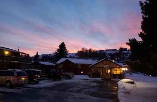 Red Lodge Hotel | Alpine Lodge