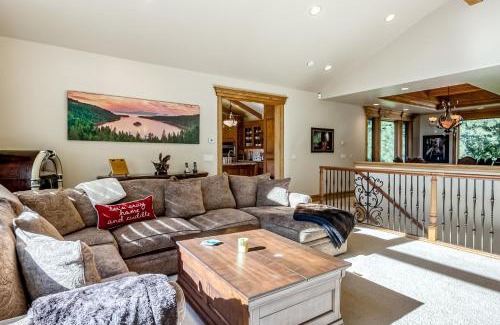 Round Hill Village House | Alpine Luxury
