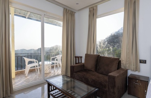 Bigha Villa | Alpine Manor 2 by Ebony Stays – 2BHK Garden Villa in Dehradun
