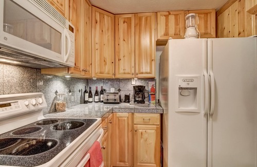 Alpine Meadows Condo | Alpine Meadows Peak | Private Balcony with BBQ, Near Commons Beach and Alpine Me