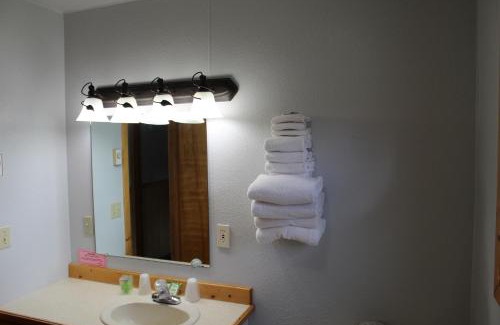 Cooke City-Silver Gate Hotel | Alpine Motel of Cooke City