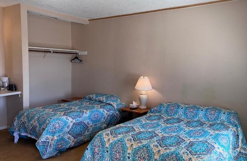 Hemphill Hotel | Alpine Motel room,Wifi,Sandy Beach,Boat Ramp,Pier and Marina,Bath House with Laundromat