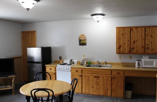 Cooke City-Silver Gate Hotel | Alpine Motel