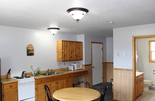 Cooke City-Silver Gate Hotel | Alpine Motel